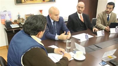 سفير مصر في كيتو يلتقي وزير الزراعة والثروة الحيوانية الإكوادوري