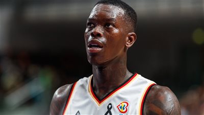  لوس أنجليس ليكرز المنافس في دوري كرة السلة الأمريكي يفجر مفاجأة عن 