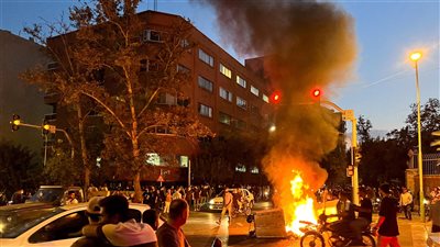 إيران.. الأمن يُوجه تحذيرات نارية إلى المحتجين