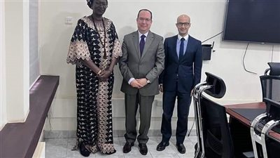 سفير مصر في جوبا يلتقي مع وزيرة التعليم الأساسي بجنوب السودان