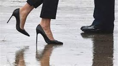 ارتداء الكعب العالي يسبب تلف الأعصاب وأوتار القدم للنساء
