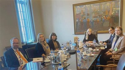 السفير المصري في هلسنكي يلتقي مع وزيرة البيئة والمناخ الفنلندية