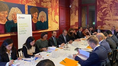 سفير مصر لدى الاتحاد الأوروبي يشارك في مائدتين مستديرتين حول مستقبل الطاقة والأمن الغذائي