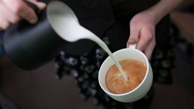 أضرار القهوة بالحليب.. أحذر تزيد من وزن الجسم