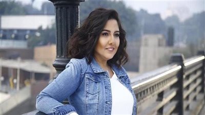  الفنانة المصرية مي كساب تدافع بشدة عن شقيق شيرين عبدالوهاب (فيديو)