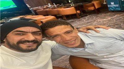 كيف تفاعل تفاعل النجم المصري أحمد العوضي مع واقعة طرد عامل نظافة؟