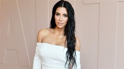 فنان مصري يحرص على تهنئة نجمة تليفزيون الواقع الأمريكية كيم كارداشيان بعيد ميلادها (صورة)