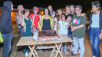 فريق “أرواح خفية” يحتفل بعيد ميلاد سمية الخشاب