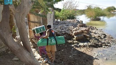 مركز الملك سلمان للإغاثة يواصل توزيع المساعدات للمتضررين من الفيضانات في باكستان