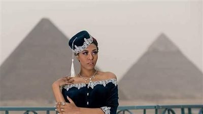 بعد تصدرها التريند.. مصممة الأزياء الجزائرية حفيظة بريكي تثير الجدل عبر مواقع التواصل (صور)