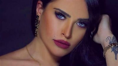 الفنانة الشعبية اللبنانية سارة زكريا تشن هجوما عنيفا ضد إليسا (الأسباب)