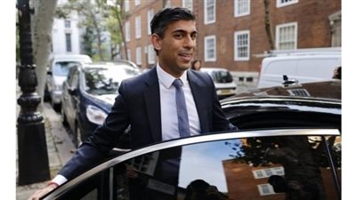 بعد تصدره مواقع التواصل الإجتماعي.. من هو 