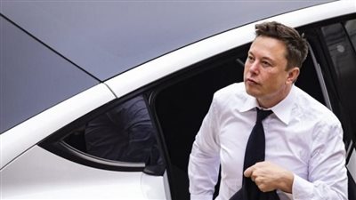 إيلون ماسك ينفي تخفيض العمالة لموظفي تويتر بعد استحواذه عليها