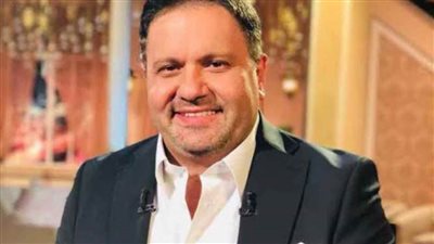 الممثل المصري إدوارد يفرج مفاجأة بشأن عامل نظافة الذي أثار الجدل على مواقع التواصل (صورة)