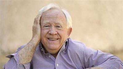 وفاة الفنان الكوميدي الأمريكي ليسلي جوردان الحاصل على جائزة إيمي الشهيرة