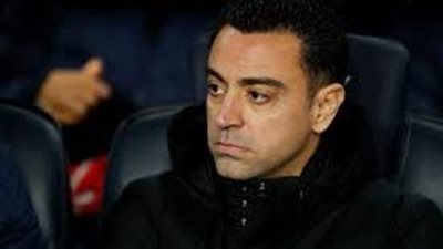 الإسباني تشافي هيرنانديز مدرب برشلونة يدخل تاريخ ناديه من الباب الخلفي