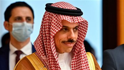 وزير خارجية السعودية يبحث مع نظيره البريطاني تطورات الأوضاع في المنطقة والعالم