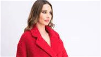  المعطف باللون الأحمر يتألق في شتاء 2022-2023 