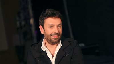 محمد ضياء يعود للغناء من جديد بكليب «ف عنيكي»