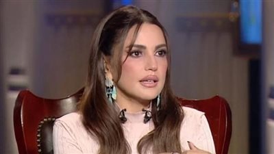 درة تؤكد أنها فكرت في اعتزال الفن بحثا عن السلام النفسي والبعد عن الشائعات (فيديو)