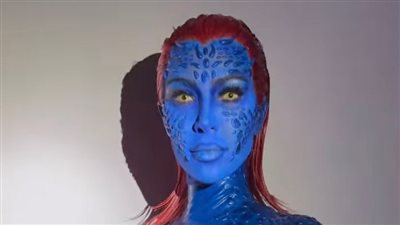 كيم كارداشيان تجسد شخصية أحد أبطال X-Men's Mystique خلال احتفالها بالهالوين (صور)