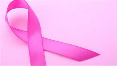 طفلة رضيعة تكشف إصابة والدتها بسرطان الثدي الالتهابي.. ما القصة؟