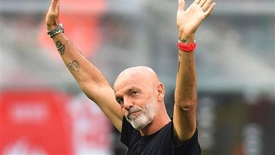 نادي ميلان الإيطالي يعلن تمديد عقد مدربه ستيفانو بيولي حتى صيف عام 2025