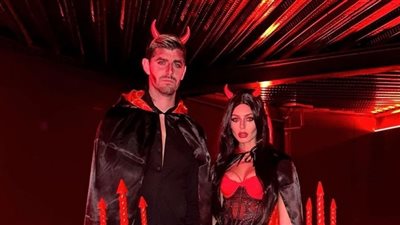 شاهد.. لاعبي كرة القدم بملابس تنكرية من أجل الاحتفال بعيد الهالوين 