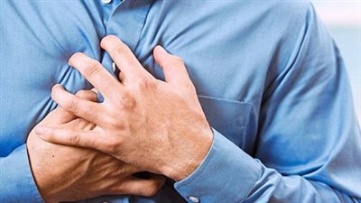 ما هي أعراض الذبحة الصدرية؟.. احذر آلام الصدر الضاغطة والعاصرة