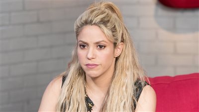  ظهور المغنية العالمية شاكيرا في فيديو مثير وهي تزور والدها في المستشفى