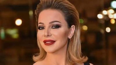 النجة السورية سوزان نجم الدين تدخل في نوبة بكاء حادة (مواقف مؤثرة)