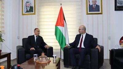 السفير المصري في رام الله يلتقي مع وزير شؤون القدس