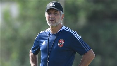  المدير الفني للأهلي المصري ينتقد لاعبيه رغم الفوز العريض على الداخلية 