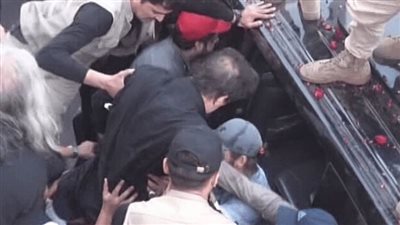 وسائل اعلام: اصابة رئيس وزراء باكستان السابق عمران خان برصاصة في القدم