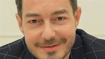 كيف أثار النجم المصري أحمد زاهر جدلا واسعا بعد تصريحاته عن مهنتي الطب والهندسة؟ (فيديو)