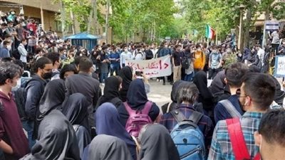 شباب الأحياء الإيرانية: سنستمر في التظاهر حتى النصر الكامل