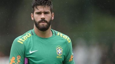 كيف نجح البرازيلي أليسون بيكر حارس مرمى ليفربول الإنجليزي في خطف الجائزة الكبيرة؟