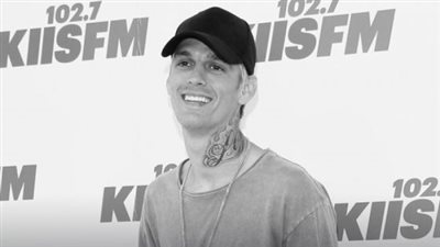 العثور على مغني الراب الأمريكي آرون كارتر صاحب الـ “34 عاما” ميتا داخل منزله