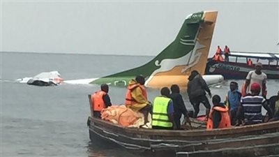 سقوط طائرة ركاب في بحيرة فيكتوريا أثناء محاولتها الهبوط في مطار بوكوبا بتنزانيا (صور)