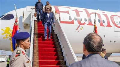 أول زيارة منذ 4 سنوات.. أبي حمد يصل مصر للمشاركة بقمة المناخ