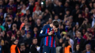 جيرارد بيكيه يودع جماهير برشلونة بالدموع أثناء حديثه (فيديو وصور)