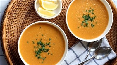 طريقة عمل شوربة العدس المصرية.. إليكم القيمة الغذائية لوجبة الشتاء التقليدية