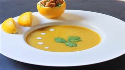 طريقة عمل شوربة العدس التركية والسورية.. حساء شتوي مفيد