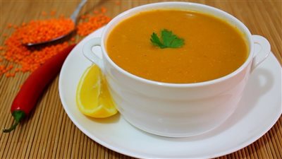 طريقة عمل شوربة العدس فاطمة أبو حاتي.. 6 أسرار لوصفة ناجحة - فيديو