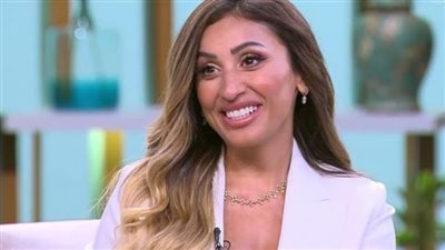 شاهد.. مقطع فيديو للنجمة دينا الشربيني من كواليس تصوير برنامج 