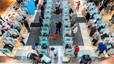 آلات التصويت بمقاطعة ماريكوبا بولاية أريزونا الأمريكية تثير الجدل.. ما القصة؟
