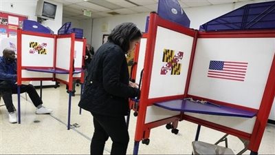 مقاطعة أمريكية تقيل اثنين من موظفي مركز اقتراع قبل دقائق من افتتاحه.. ما القصة؟