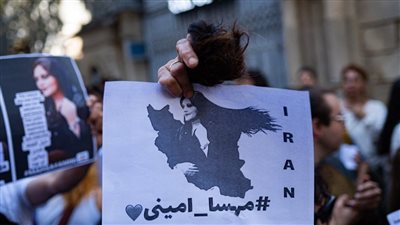 بعد تعهد بايدن بتحرير إيران.. المحتجون يتحدون الملالي ويُواصلون التظاهرات