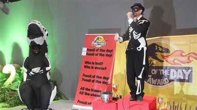 شاهد.. فرقة ترفيهية تجذب حضور مؤتمر المناخ في شرم الشيخ المصرية