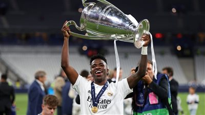 البرازيلي إندريك يكشف حقيقة التقارير التي أفادت بإقناع فينيسيوس جونيور له للانضمام إلى ريال مدريد